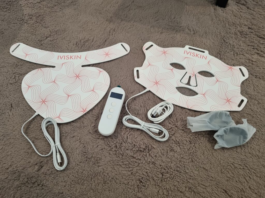 IVISKIN LED-maske unboxing – pakkens indhold med maske, oplader og manual